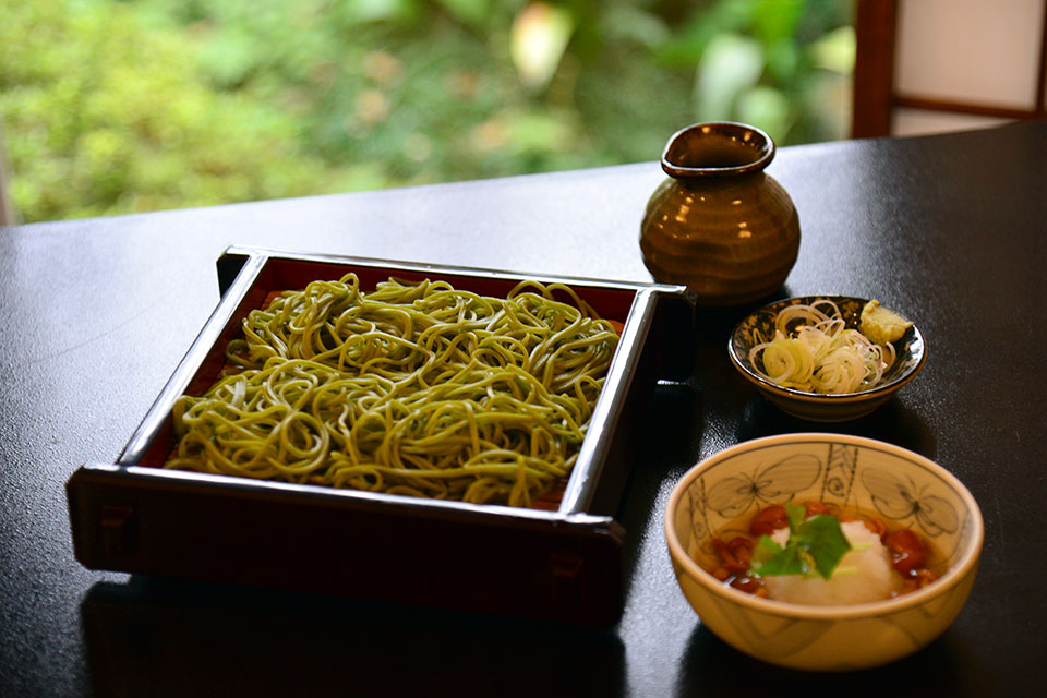 陆奥（朴蕈(蘑菇)）荞麦面 1,050日元