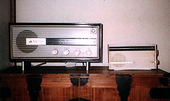 大きなラジオと小さなラジオ